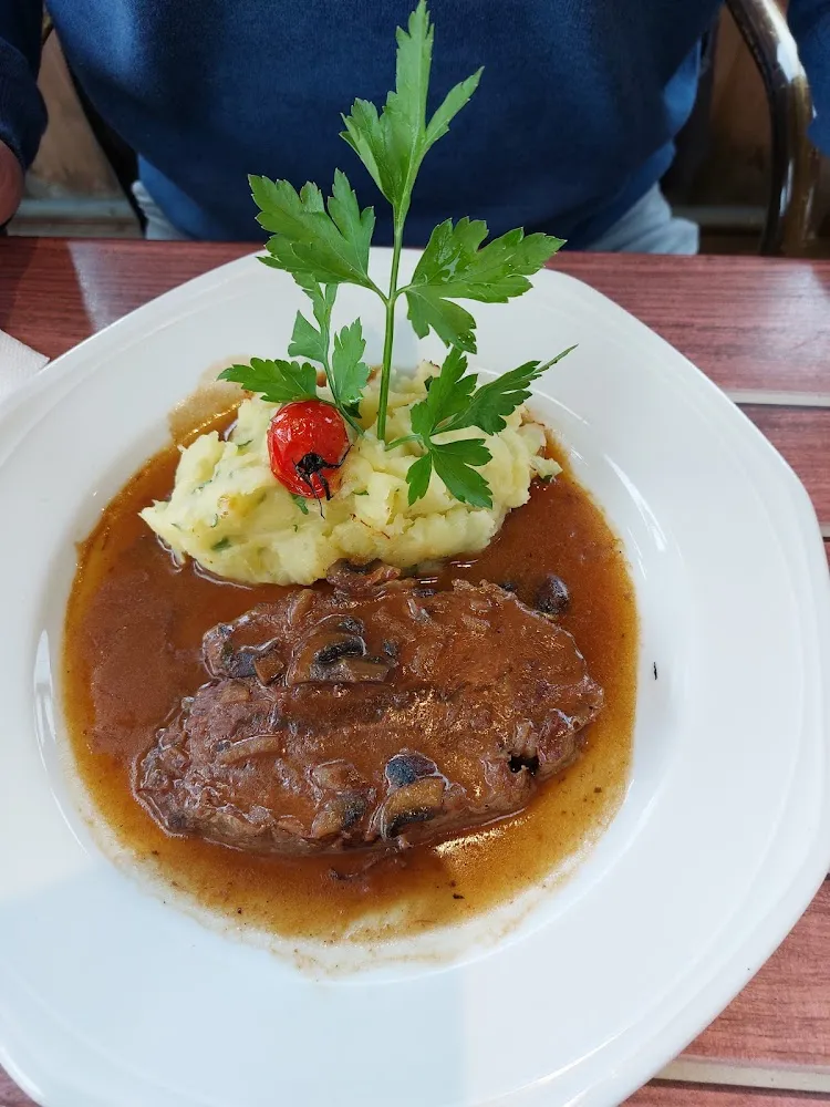Paleron de Bœuf Et Pressé de Pommes de Terre Sauce Champignons